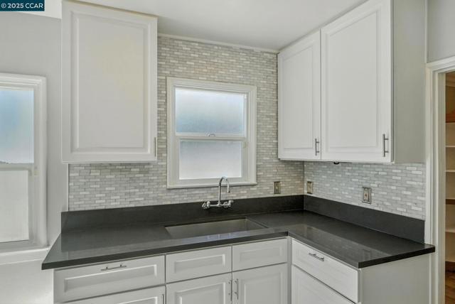 3832 33rd St, Sacramento CA: https://media.crmls.org/mediaz/da237e7a-c73c-458d-aeea-b124141bfc7d.jpg