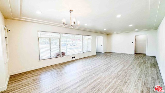 565 W El Morado Court, Ontario CA: https://media.crmls.org/mediaz/da23d645-bfed-4df2-bfe7-f83c3a151b56.jpg