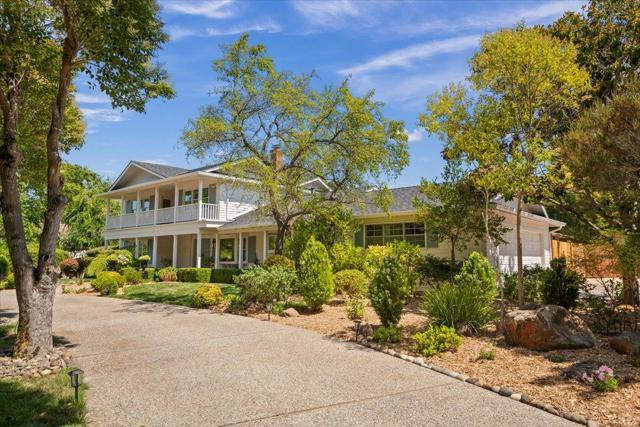 14228 Amherst Court, Los Altos Hills CA: https://media.crmls.org/mediaz/da23e324-3466-4686-bea3-74c3b0caf2e6.jpg