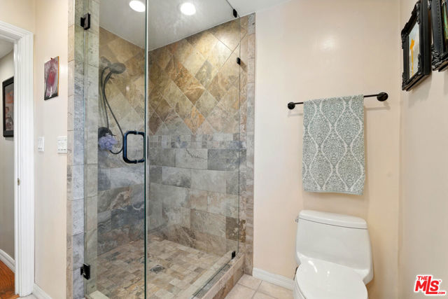 12955 Riverside Drive, Sherman Oaks CA: https://media.crmls.org/mediaz/da23ed49-ad79-4408-98a6-e32eb130c9c8.jpg
