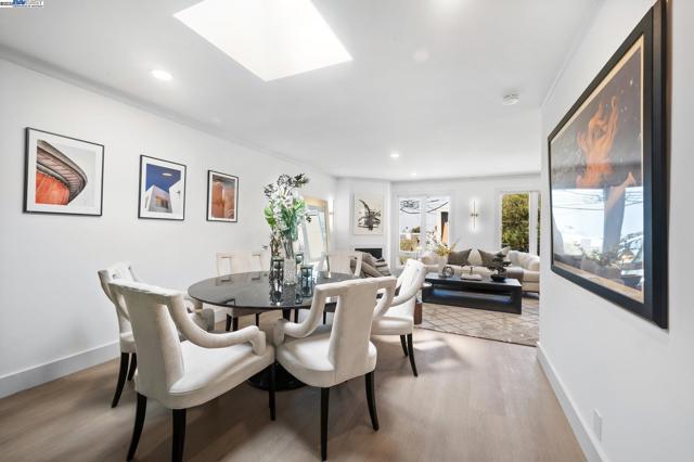 282 Bright St, San Francisco CA: https://media.crmls.org/mediaz/da252598-4203-4474-8201-f7f000c2f8bb.jpg