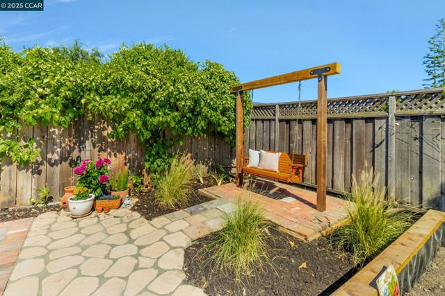 16 Belfast Pl, San Ramon CA: https://media.crmls.org/mediaz/da253c4e-c73c-4000-bbd5-38bf6b2ff0e4.jpg