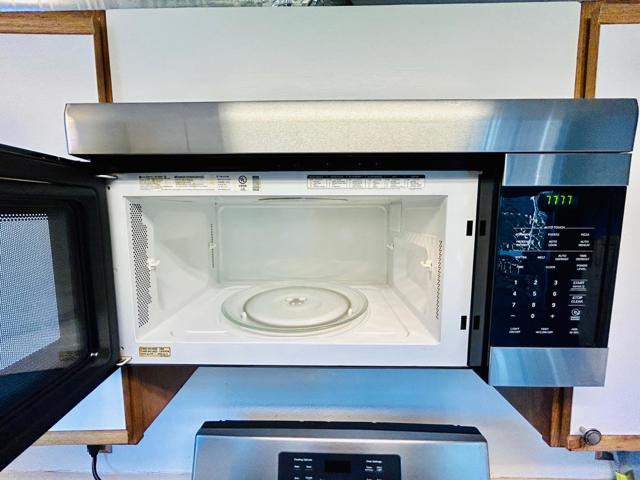 5822 E 16th Street, Oakland CA: https://media.crmls.org/mediaz/da2543e6-3a9d-45ea-bf50-9093e23ec209.jpg
