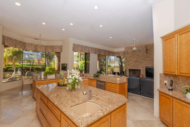 38111 Tandika N Trail, Palm Desert CA: https://media.crmls.org/mediaz/da257f66-00b5-422b-91a5-13d42a0ab4a2.jpg