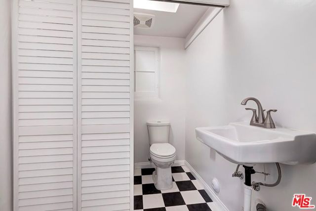 3484 Oak Glen Drive, Los Angeles CA: https://media.crmls.org/mediaz/da260ace-e9b7-46da-a9d9-aae6521e0322.jpg