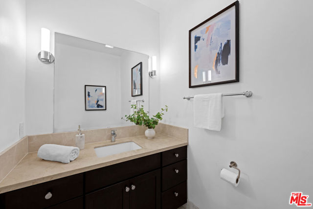 11928 Kiowa Avenue, Los Angeles CA: https://media.crmls.org/mediaz/da26168c-c3f0-418f-af5b-27c1bc11bba7.jpg