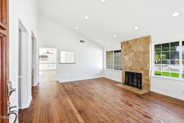 Detail Gallery Image 13 of 56 For 2082 Belgrave Ct, Simi Valley,  CA 93063 - 3 Beds | 2 Baths