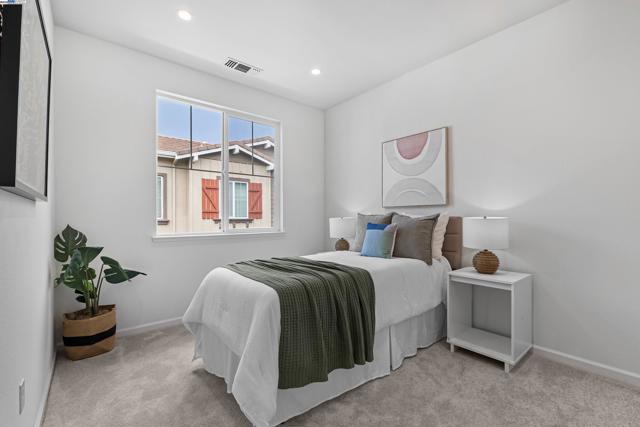 6677 S Mariposa Ln, Dublin CA: https://media.crmls.org/mediaz/da267006-b3da-4824-b77c-35ac9f73c9bd.jpg