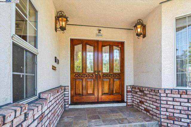 4095 Robin Ln, Castro Valley CA: https://media.crmls.org/mediaz/da276303-24c6-4219-b3b0-3204d1251e71.jpg