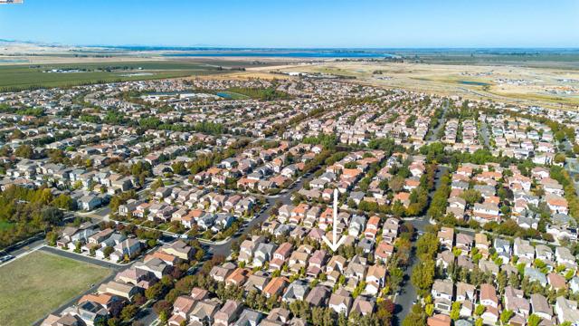 215 W Santa Cruz Way, Mountain House CA: https://media.crmls.org/mediaz/da2767d5-3550-46c0-bfe8-aef727bdd924.jpg