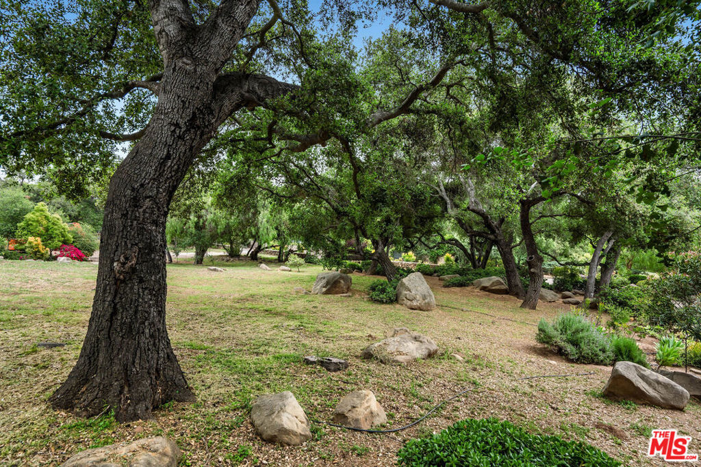 https://media.crmls.org/mediaz/da27d0dd-f6d0-420d-8823-13a047c146bd.jpg?preset=X-Large