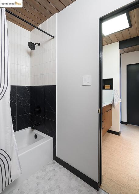 8156 Coach Dr, Oakland CA: https://media.crmls.org/mediaz/da289b4b-335e-46d3-be4f-3d5e91716f14.jpg