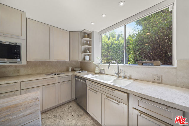 3625 Lowry Road, Los Angeles CA: https://media.crmls.org/mediaz/da290af0-811d-44d6-91ea-24f903353d57.jpg