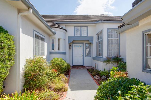 1911 La Subida Way, San Marcos CA: https://media.crmls.org/mediaz/da2912a6-71d7-4d37-962d-e2bb56f069e2.jpg