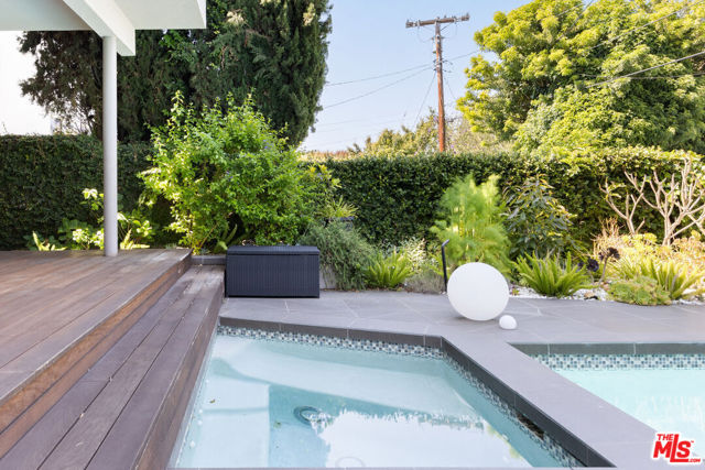 1256 Beverly Green Drive, Beverly Hills CA: https://media.crmls.org/mediaz/da294b03-2269-496f-877e-0cc3367bcfb1.jpg