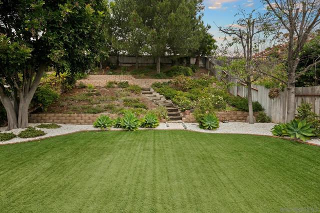 1736 Hill Top Lane, Encinitas CA: https://media.crmls.org/mediaz/da296fcd-24b4-469e-880e-8e9c52bd4bb8.jpg