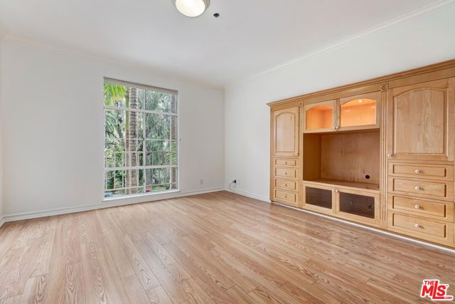 211 CALIFORNIA Avenue, Santa Monica CA: https://media.crmls.org/mediaz/da29ba50-f40e-4240-979b-621217f6efb6.jpg