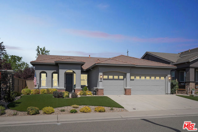 11051 Fiore Drive, Rancho Cordova CA: https://media.crmls.org/mediaz/da29f3e2-1e90-4726-b60f-16073918ebd3.jpg