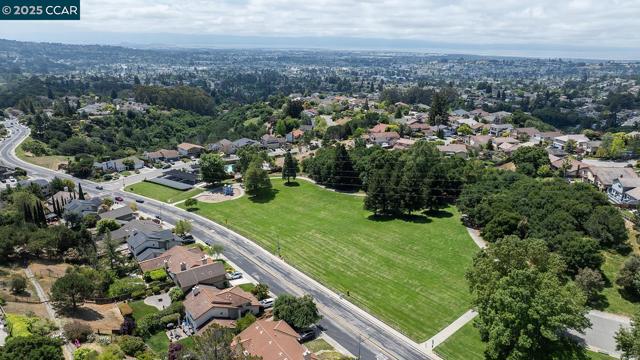 6082 Slopeview Ct, Castro Valley CA: https://media.crmls.org/mediaz/da2a5057-9883-49f2-b2a0-856df21a0f58.jpg