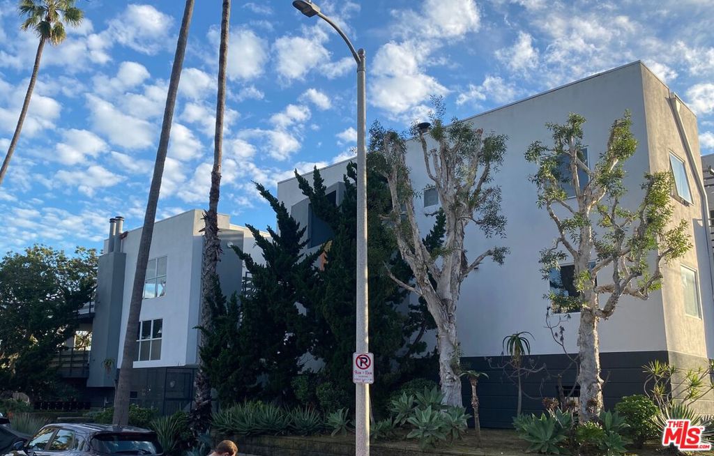 2207 BRENTA Place #6