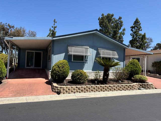 5420 Kipling Lane, Carlsbad CA: https://media.crmls.org/mediaz/da2a88c3-633a-4da2-8382-162a6da8eeec.jpg