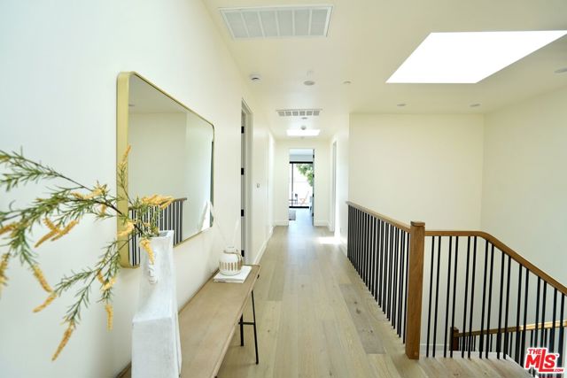1441 S Oakhurst Drive, Los Angeles CA: https://media.crmls.org/mediaz/da2b09ca-bd8f-4a69-8473-52ff809551e7.jpg