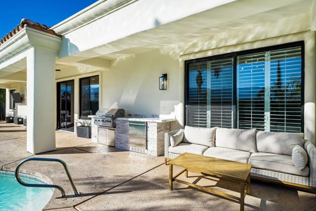 33 Calle La Reina, Rancho Mirage CA: https://media.crmls.org/mediaz/da2bbca0-ed17-47be-a6cf-6f7dfadf699c.jpg