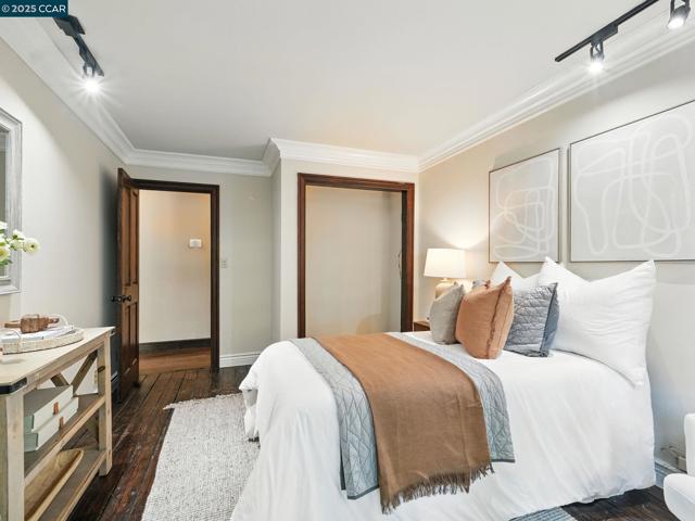 66 Ambleside Court, Danville CA: https://media.crmls.org/mediaz/da2be052-67ee-4552-95f7-35be5f77d23e.jpg