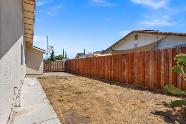 1014 Croyden Way, Manteca CA: https://media.crmls.org/mediaz/da2bfc19-1265-4eb5-b4c8-b5d1e244ef56.jpg