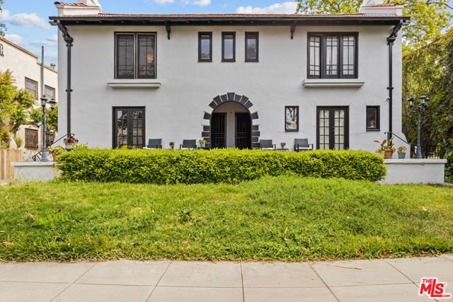 2406 3rd Avenue, Los Angeles CA: https://media.crmls.org/mediaz/da2c0be8-faff-4fd2-82a1-71f77c3c0583.jpg