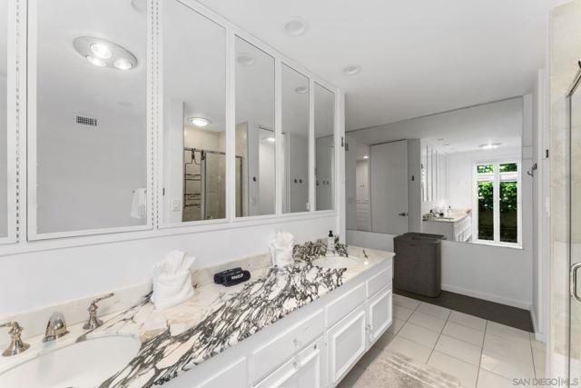 2315 Avenida De La Playa, La Jolla CA: https://media.crmls.org/mediaz/da2c1353-7641-49d6-85df-c5c15271c3f3.jpg