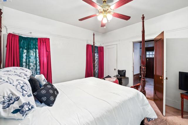 835 Apgar St, Oakland CA: https://media.crmls.org/mediaz/da2c1d0d-f923-4259-aa40-a74ba67d7313.jpg