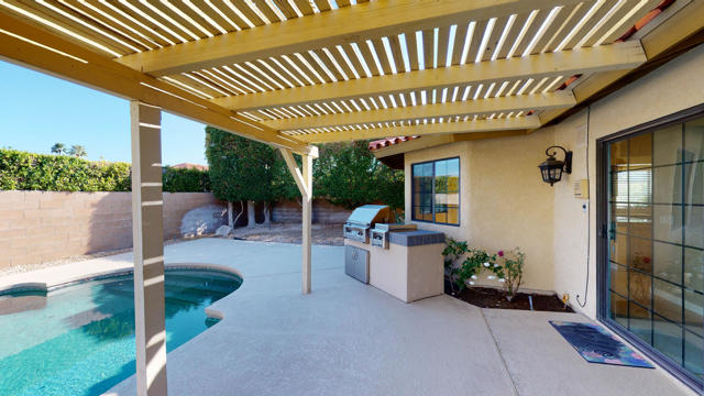 47230 Golden Bush Court, Palm Desert CA: https://media.crmls.org/mediaz/da2d1c01-87d1-4b80-8808-eeee05ab33af.jpg
