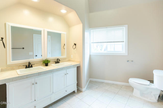 385 Spruce Drive, Lake Arrowhead CA: https://media.crmls.org/mediaz/da2d6249-746a-43f5-a4f9-cf10ea0e8e2e.jpg