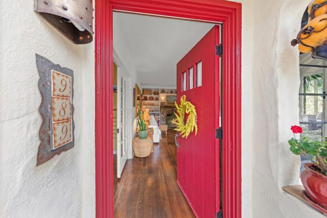 989 Madison Street, Monterey CA: https://media.crmls.org/mediaz/da2dbf25-ba5f-44f4-bcf8-88bac1a48422.jpg