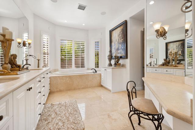 57895 Stone Creek E Trail, La Quinta CA: https://media.crmls.org/mediaz/da2e3513-8281-45df-8638-e5c1918f643a.jpg