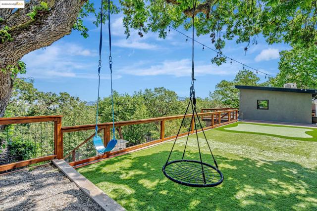3336 Oak Ct, Lafayette CA: https://media.crmls.org/mediaz/da2e96ef-df33-4223-9573-c4f33fe31a2a.jpg