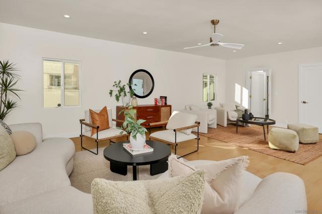 1900 W 41St St, Los Angeles CA: https://media.crmls.org/mediaz/da2f029b-6aaf-4c7d-bdb8-b68a730dc6d0.jpg