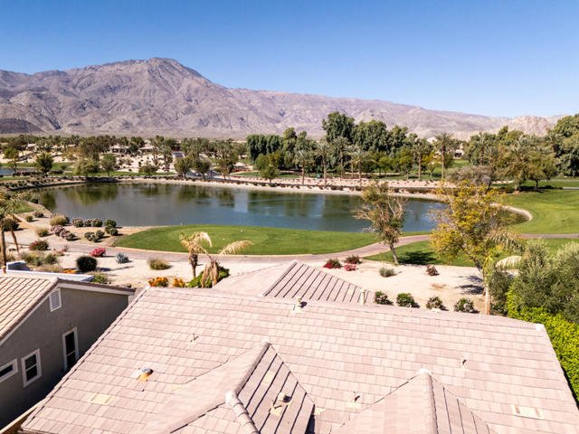 60553 Juniper Lane, La Quinta CA: https://media.crmls.org/mediaz/da2f1b1e-2b3b-49d1-9ca5-a77e01b29f62.jpg