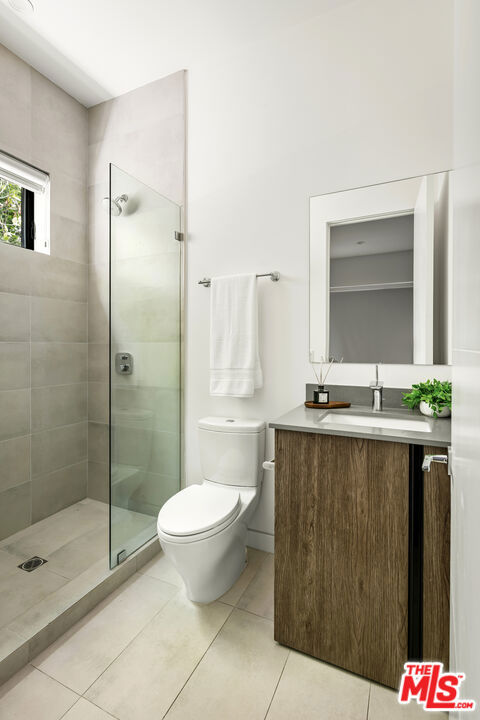 833 N Cherokee Avenue, Los Angeles CA: https://media.crmls.org/mediaz/da2f2bd2-d32d-43a3-844a-53580f40f45d.jpg
