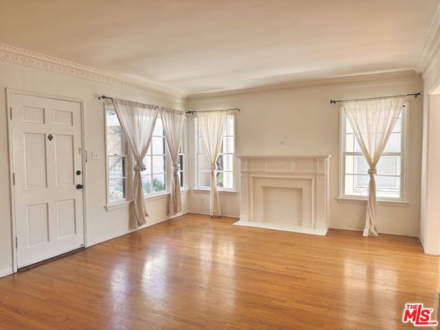 339 N Gardner Street, Los Angeles CA: https://media.crmls.org/mediaz/da2fba14-397e-4261-aec9-3bffe281e56a.jpg