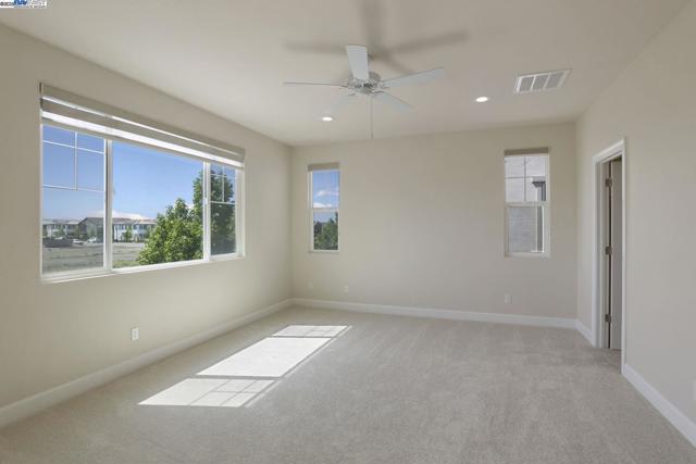 1503 S Oliveira Dr, Mountain House CA: https://media.crmls.org/mediaz/da3028c6-ef1a-419c-84d8-a3632de11a23.jpg