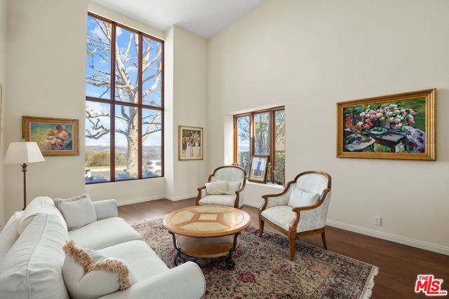 24464 Park Granada, Calabasas CA: https://media.crmls.org/mediaz/da303e41-c16f-4807-88d9-ac6136b6e64d.jpg