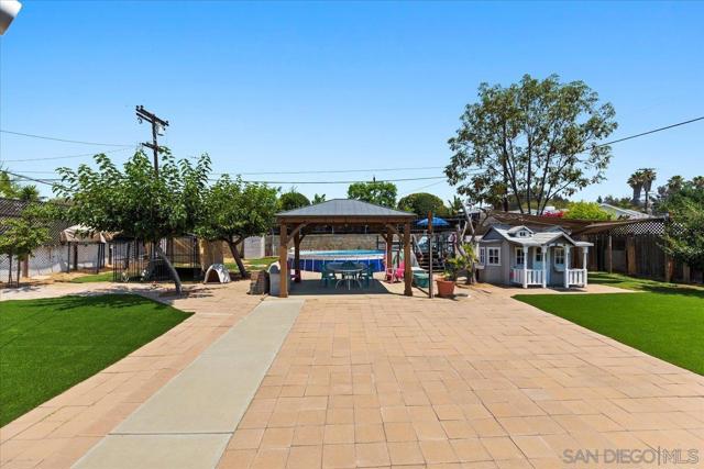 1658 Greenfield Dr, El Cajon CA: https://media.crmls.org/mediaz/da312aa3-807f-4aea-ad70-5cac48075405.jpg
