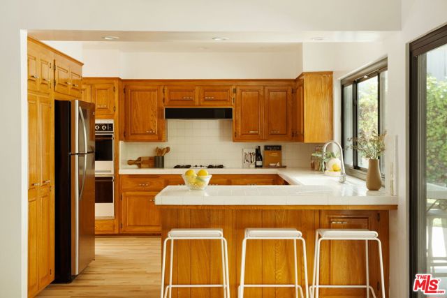 2341 N Hobart Boulevard, Los Angeles CA: https://media.crmls.org/mediaz/da313571-5688-42dc-b094-54dadae0e212.jpg