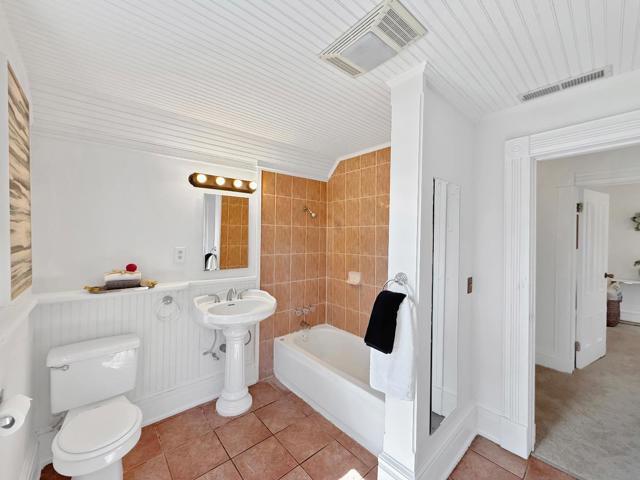398 W San Fernando, San Jose CA: https://media.crmls.org/mediaz/da31ba5e-5625-433d-b8ad-65aa80f4e2a4.jpg