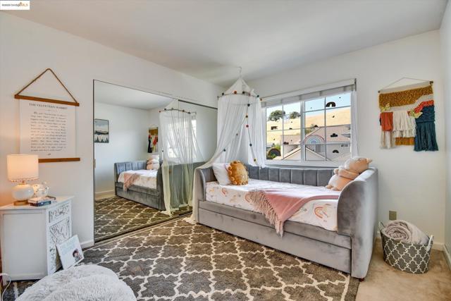 2944 Von Doolen Court, Pinole CA: https://media.crmls.org/mediaz/da31f66b-27a8-4850-beb8-e588ca2042c0.jpg