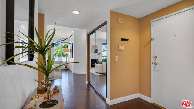 13920 Moorpark Street, 106 photo 3