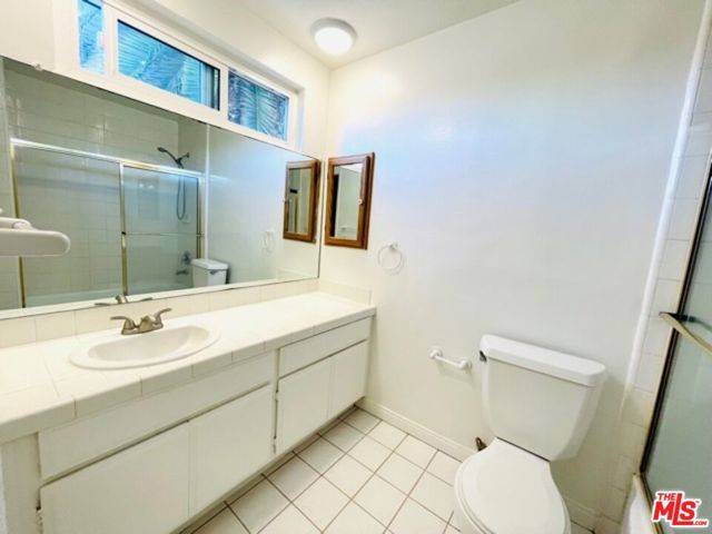 11789 Montana Avenue, Los Angeles CA: https://media.crmls.org/mediaz/da32b7f7-a8a6-43be-906f-a137671379b3.jpg