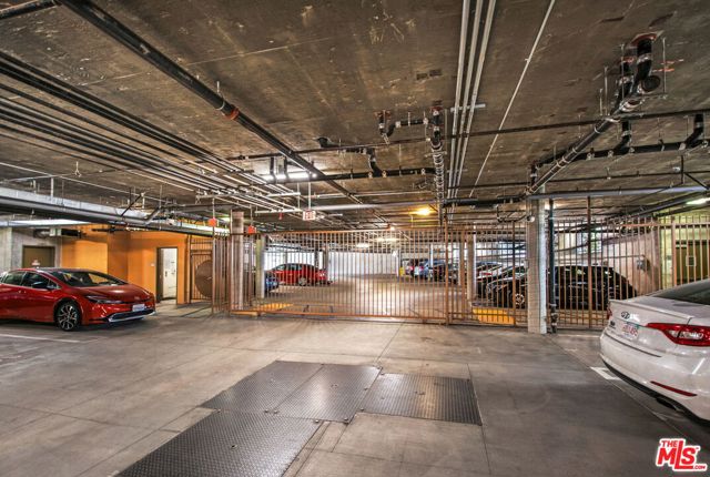 2974 Ripple Place, Los Angeles CA: https://media.crmls.org/mediaz/da32d9a7-d752-4ffd-be99-0113856b4800.jpg